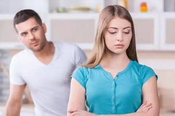 长沙婚外情调查取证公司：恋爱中，女人做这三件事，就是在自降身价